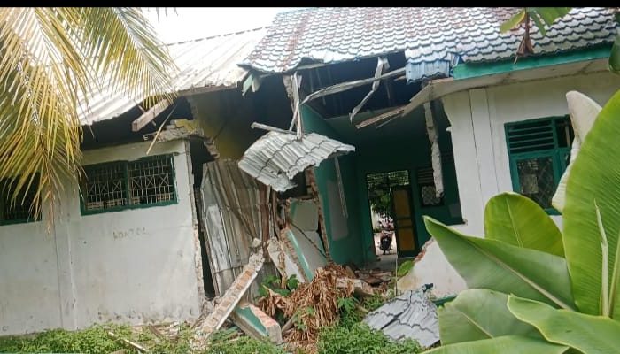 Dua Ruangan SDN 014645 Pulau Maria, Asahan, Jebol Setelah Ditabrak Bus PMH, Belum Diperbaiki
