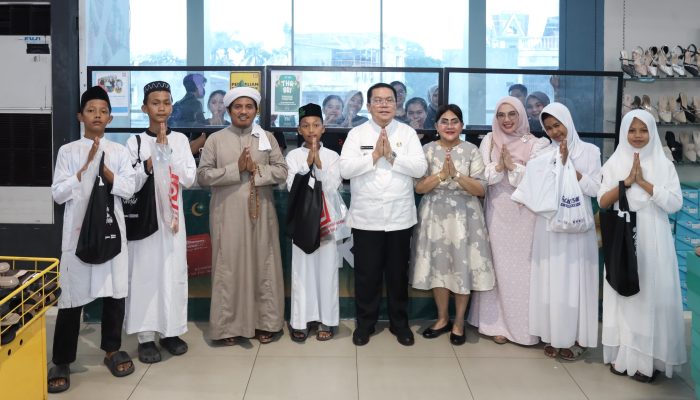 Wali Kota Pematangsiantar Bawa Anak Yatim Belanja Lebaran di Ramayana