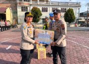 Bingkisan Lebaran Jadi Penyemangat Personel, Polres Samosir Gelar Apel Penyerahan di Tengah Operasi Ketupat 2026