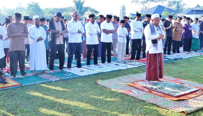 Pemkab Simalungun Gelar Shalat Idul Fitri di Halaman Kantor Bupati, Warga Bersemangat
