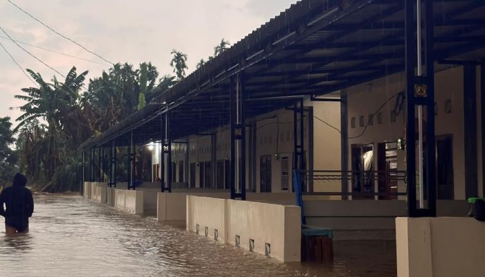 Warga Asido 7 Keluhkan Janji Marketing, Rumah Banjir Setinggi Pinggang Saat Hujan
