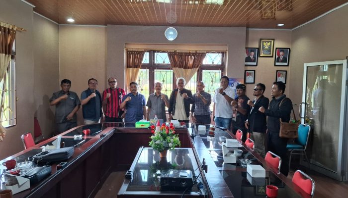 Gandeng DPRD Samosir, Yayasan Pusuk Buhit Siap Hijaukan Samosir Melalui Aksi Tanam 1.000 Pohon.