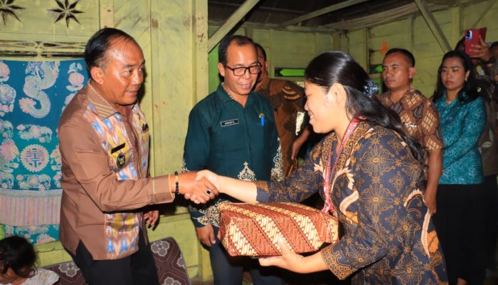 Wabup Samosir Kunjungi Anak Korban KDRT di Simanindo: Kekerasan Terhadap Anak Tidak Bisa Ditoleransi
