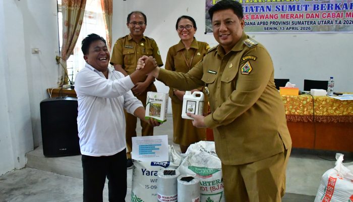 Pemkab Samosir Salurkan Bantuan Sumut Berkah untuk Petani Cabai dan Bawang Merah
