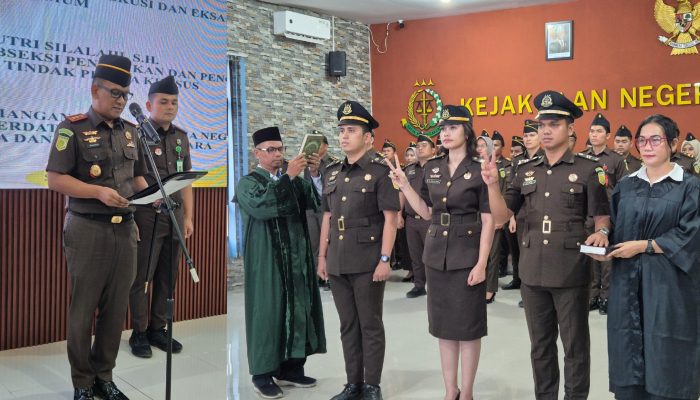 Kejari Simalungun Lantik Tiga Pejabat Eselon V, Kajari Tekankan Integritas