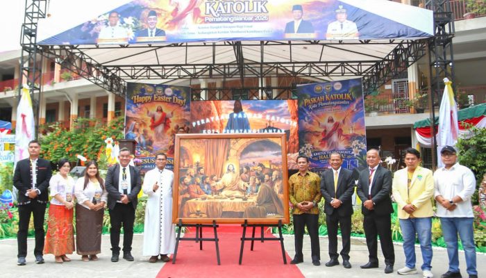 Wali Kota Pematangsiantar Terima Lukisan Perjamuan Terakhir di Puncak Paskah Katolik 2026