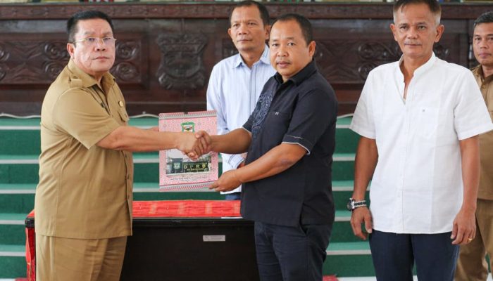 Rapat Paripurna DPRD Pematangsiantar, Wesly Terima 31 Rekomendasi LKPJ dan Setujui Ranperda Tenaga Kerja Lokal