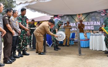 30 Sumur Bor Bantuan KASAD Dibangun di Samosir, Vandiko: Sinergi Jawab Keterbatasan Anggaran