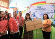 Ketua TP PKK Pematangsiantar Salurkan Bantuan Peralatan untuk 65 UMKM UP2K Tomuan