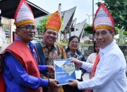 Wamen PPN Kunjungi Samosir, Wabup Serahkan Proposal Pengembangan Destinasi Wisata Baru