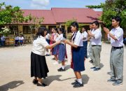 Bunda PAUD Pematangsiantar Serahkan KTP Elektronik dan KIA ke Siswa SLB dan Anak SAB