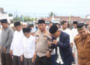 Kapolres Simalungun dan Forkopimda Sholat Idul Adha Bersama Ribuan Warga di Lapangan Rambung Merah