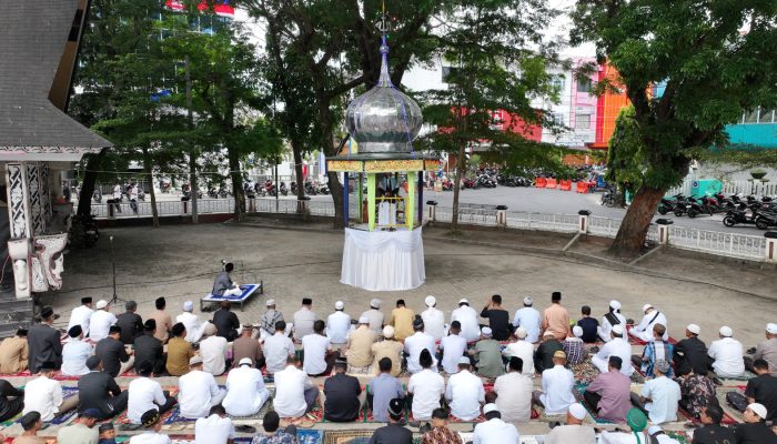 Ribuan Warga Pematangsiantar Padati Lapangan Adam Malik untuk Sholat Idul Adha 1447 H