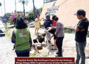 Kapolsek Siantar Marihat Bersama Camat Evakuasi Warga Diduga ODGJ ke RSUD dr Djasamen Saragih