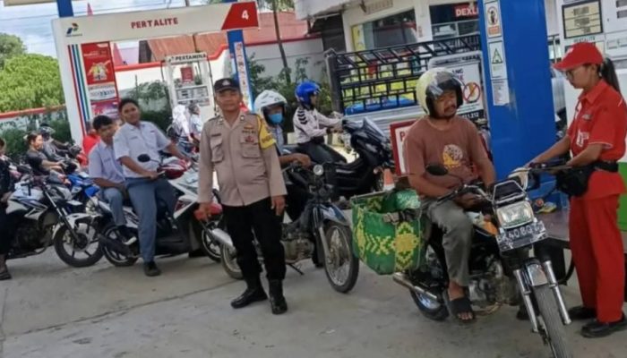 Polsek Dolok Batu Nanggar Awasi Distribusi BBM di SPBU Serbelawan, Pastikan Tak Ada Pengisian Jerigen
