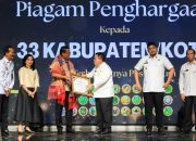 Wali Kota Siantar Wesly Silalahi Menerima Piagam Penghargaan Menkum RI, Posbakum 100% Terisi di Semua Kelurahan