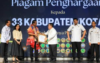 Wali Kota Siantar Wesly Silalahi Menerima Piagam Penghargaan Menkum RI, Posbakum 100% Terisi di Semua Kelurahan