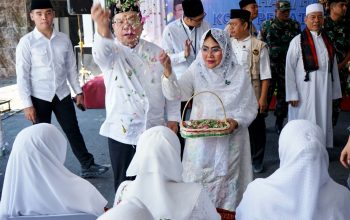 Wali Kota Wesly Gelar Tepung Tawar Jamaah Haji Siantar, Warisan Budaya Melayu Jadi Wujud Syukur Kepulangan dari Tanah Suci