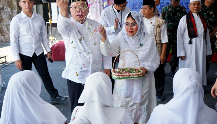 Wali Kota Wesly Gelar Tepung Tawar Jamaah Haji Siantar, Warisan Budaya Melayu Jadi Wujud Syukur Kepulangan dari Tanah Suci
