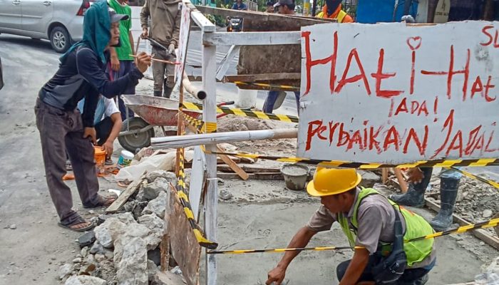 Pemko Siantar “Kebut” Perbaiki Jalan Bolong S Parman-Sangnaualuh: Cor Dulu, Aspal Kemudian