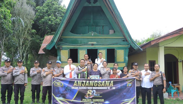 Sambut Hari Bhayangkara ke-80, Polres Samosir “Anjangsana Kasih”: Sambangi Warakauri dan Serah Bingkisan