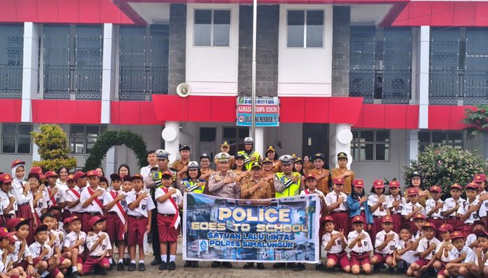 Police Goes to School di SD Plus Raya Simalungun: Kanit Gakkum Jadi Irup dan Ajarkan “Lihat Kiri-Kanan-Kiri” ke Adik-Adik