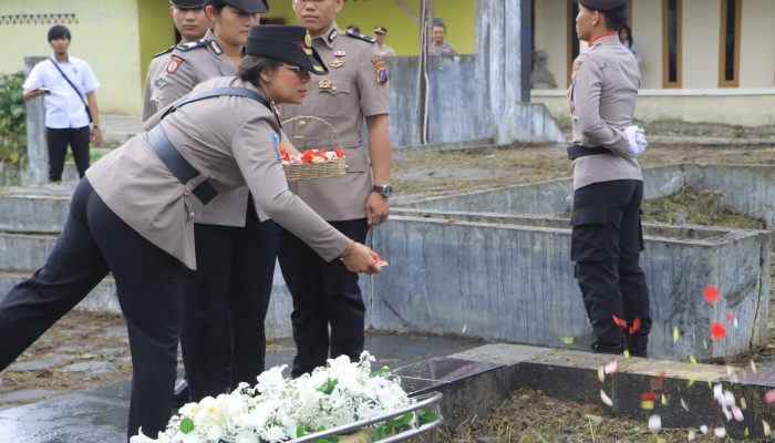 Kapolres Samosir AKBP Rina Pimpin Ziarah dan Tabur Bunga di TMP Sidamdam, “Semangat Pahlawan dan Pelayanan Terbaik”
