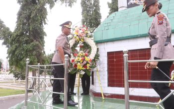 Polres Simalungun dan Polres Pematangsiantar Ziarah Bareng ke TMP Nagur, Tabur Bunga untuk Para Pahlawan