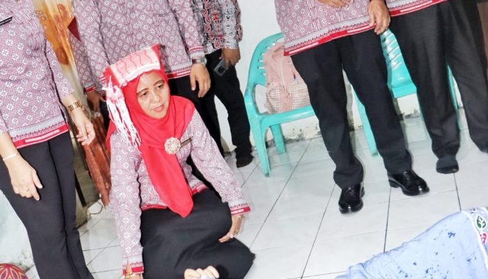 Bupati Anton Saragih Datangi Rumah Warga Sakit 3 Bulan di Pematang Gajing: “Ibu Harus Semangat” Langsung Evakuasi ke RSUD Perdagangan
