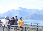 Forkopimda Samosir Keringatan Bareng Sambut HUT Bhayangkara ke-80: Jalan Santai dan Senam di Water Front City Pangururan