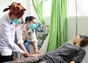 “Jangan Khawatir, Pemerintah Hadir”, Bupati Anton Antar Langsung Pasien Jantung Tisa 19 Tahun ke RSUD Perdagangan