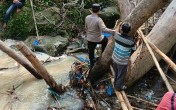 Hilang di Sungai Bah Tongguran, Pria 58 Tahun Diduga Hanyut, Jembatan Bambu Patah, Motor Masih Terparkir