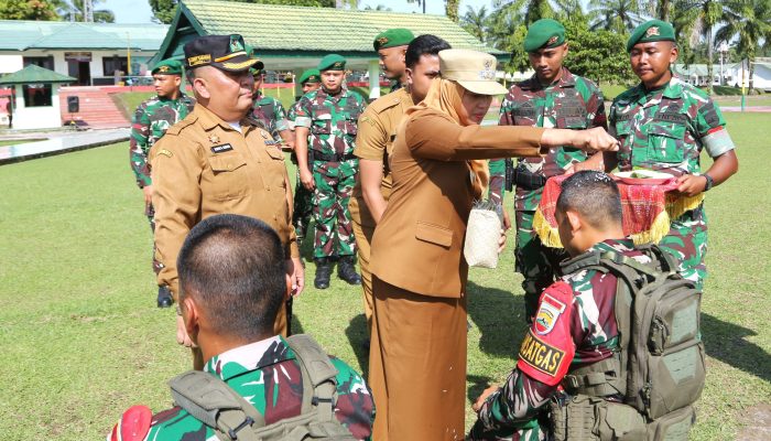 Wakil Wali Kota Herlina Lepas Satgas Yonif 122/TS ke Perbatasan RI-Papua Nugini: “Jaga Kehormatan, Junjung Merah Putih”