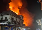 Kebakaran Hebat Hanguskan Pajak Parluasan Siantar, Puluhan Kios Pedagang Ludes Dini Hari