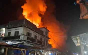Kebakaran Hebat Hanguskan Pajak Parluasan Siantar, Puluhan Kios Pedagang Ludes Dini Hari