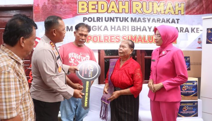 Air Mata Opung Rosmalina Sipayung Kunci Rumah Baru dari Kapolres Simalungun Bikin Sekampung Ikut Terisak