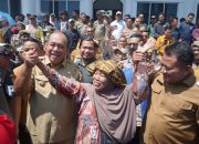 Ratusan Warga Bandar Pulau Unjuk Rasa di Kantor Bupati Asahan, Tuntut Pengaspalan Jalan 4 Desa