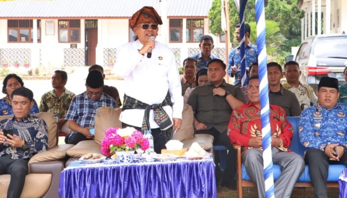 Bupati Anton Saragih Kunjungi Hatonduhan, Janji Perbaiki Jalan dan Dekatkan Layanan ke Warga