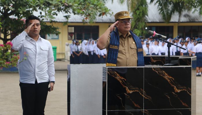 Wali Kota Wesly Jadi Pembina Upacara di SMPN 2 Pematangsiantar, Pesan Jaga Integritas dan Hormati Guru