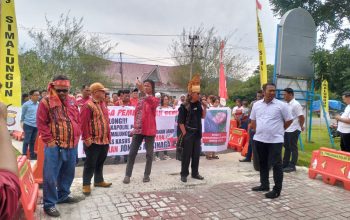 Ratusan PPTSB Tanah Jawa Unjuk Rasa di Polres Simalungun, Desak Tangkap Pelaku Pembunuhan Jonres Sinaga
