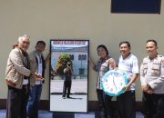 Trisula Integritas Temui Kapolres Samosir, Serahkan Jam dan Cermin sebagai Simbol Integritas