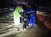 GERCAP! Polres Simalungun Evakuasi Korban Banjir di Dolok Batu Nanggar, 150 Rumah Terdampak