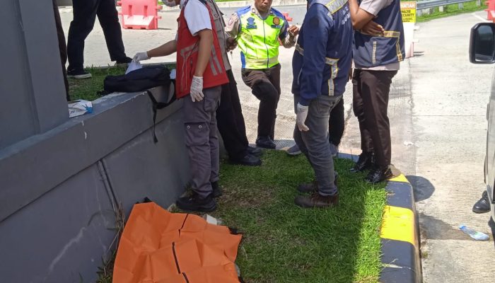 Penumpang Bus Poda Nauli Tewas di Pintu Tol Sinaksak, Diduga Sakit Saat Hendak Pindah Bus