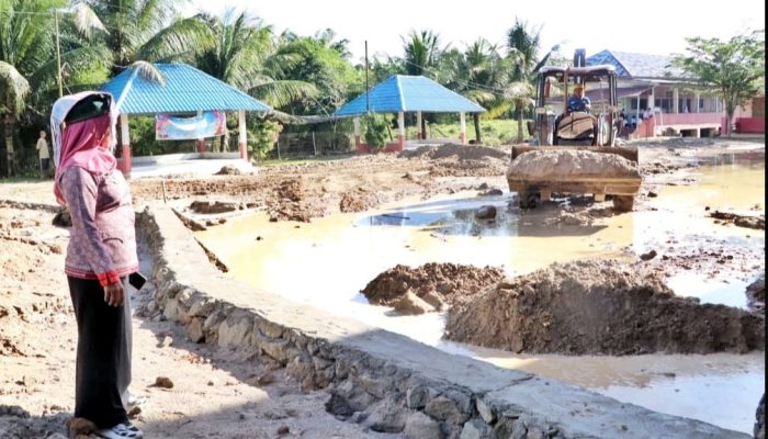 Pemkab Simalungun Gotong Royong Pulihkan Fasilitas Umum di Serbelawan Pasca Banjir