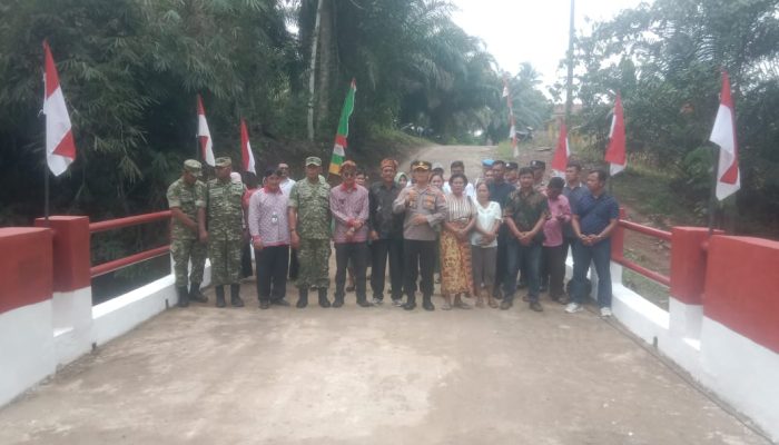 Jembatan Panambean di Desa Bosar Galugur Resmi Dilounching, Hasil Karya Bakti TNI-Polri