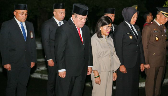 Wali Kota Wesly Pimpin Apel Kehormatan dan Renungan Suci di TMP Nagur Jelang HUT ke-81 RI