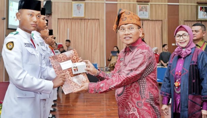 Bupati Anton Apresiasi Paskibraka Simalungun, Pesan Jaga Karakter dan Jadi Agen Perubahan