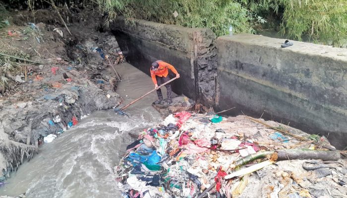 Mengais Rezeki, Bocah 8 Tahun Hanyut di Sungai Bah Sosopan, Tim Gabungan Intensif Lakukan Pencarian