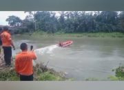 Kejar – kejaran Berujung Sungai, Pria Misterius Hanyut di Arus Deras. Tim SAR Lakukan Pencarian Hari Kedua