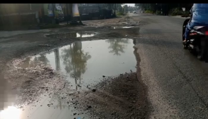 Lubang Maut di Jalinsum Pulau Rakyat Asahan “Jebak” Pengendara, Sudah Telan Korban Jiwa